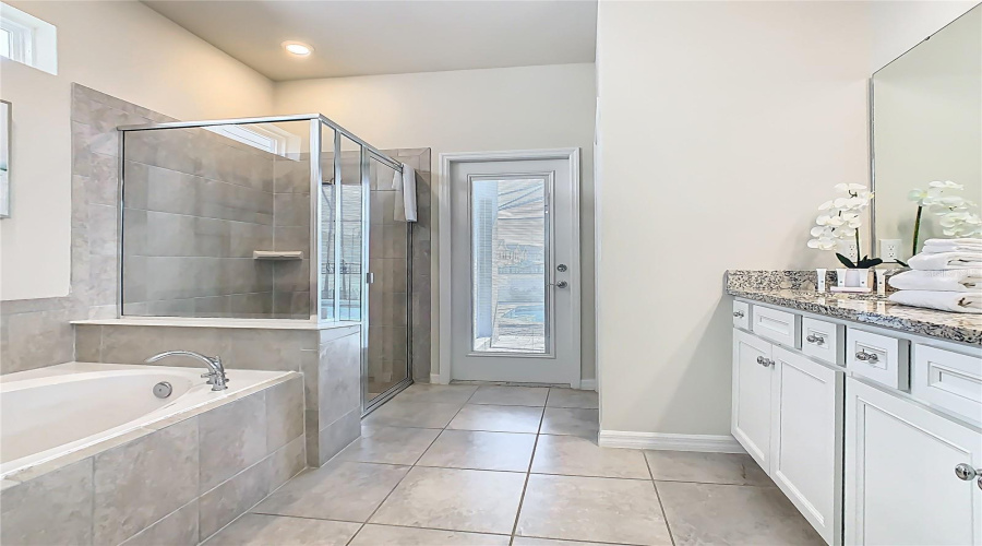 DAVENPORT, Florida 33897, 10 Bedrooms Bedrooms, ,8 BathroomsBathrooms,Residential,For Sale,LILAC,0,MFRO6346180