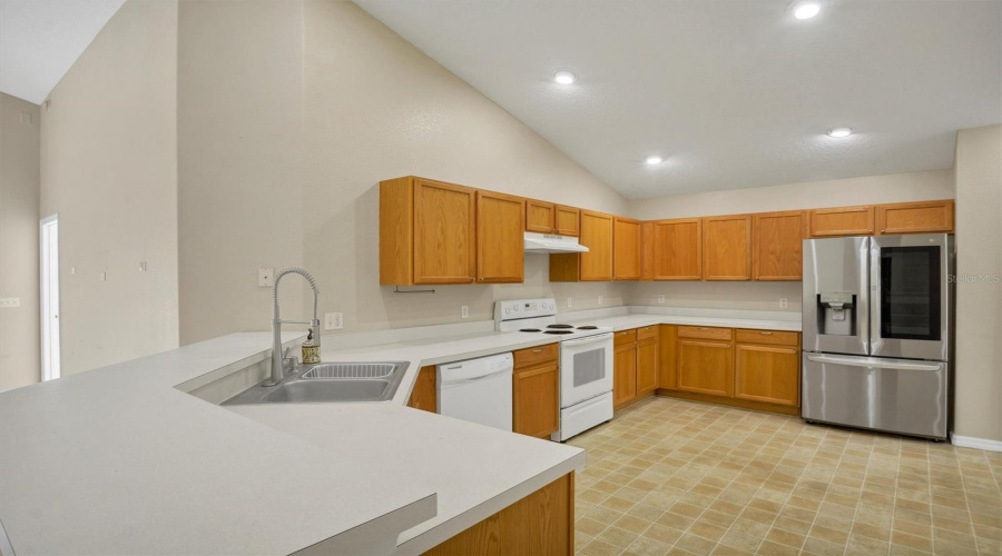 DAVENPORT, Florida 33837, 3 Bedrooms Bedrooms, ,2 BathroomsBathrooms,Residential,For Sale,WINDSOR ESTATES,0,MFRO6342235