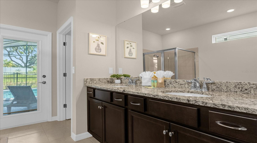 DAVENPORT, Florida 33897, 7 Bedrooms Bedrooms, ,5 BathroomsBathrooms,Residential,For Sale,LANA,0,MFRO6346203