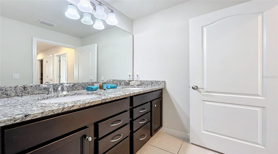 KISSIMMEE, Florida 34747, 5 Bedrooms Bedrooms, ,4 BathroomsBathrooms,Residential,For Sale,SYDNEY AVE,0,MFRO6346204