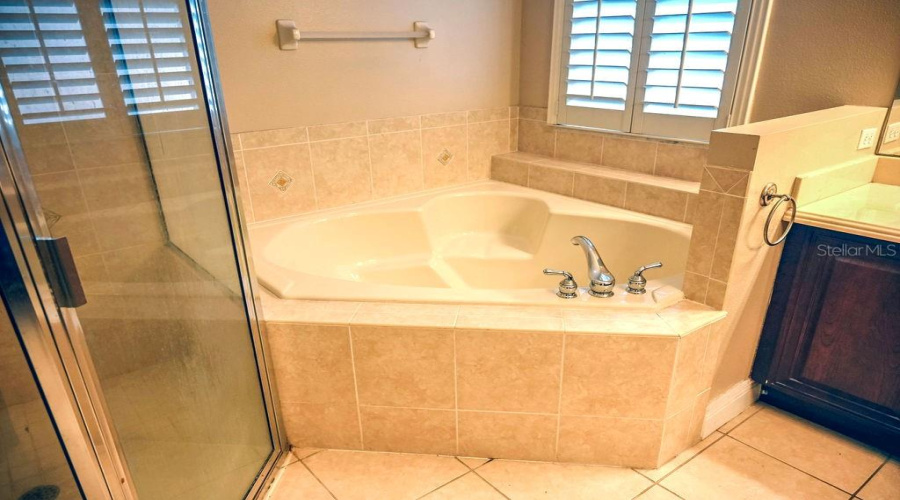 Who doesn't love a great garden tub!?