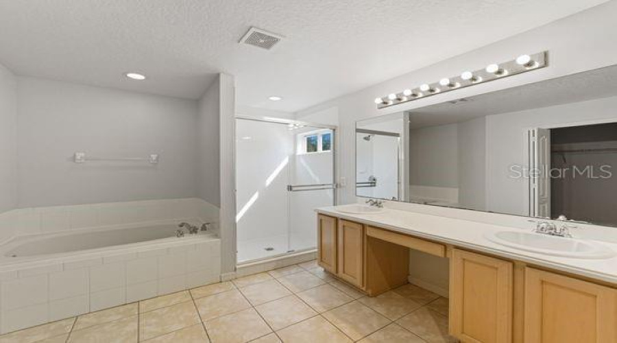 DAVENPORT, Florida 33896, 5 Bedrooms Bedrooms, ,3 BathroomsBathrooms,Residential,For Sale,RICHMOND,0,MFRO6346241