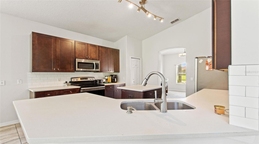 KISSIMMEE, Florida 34746, 4 Bedrooms Bedrooms, ,2 BathroomsBathrooms,Residential,For Sale,NAVIGATOR,0,MFRP4936335