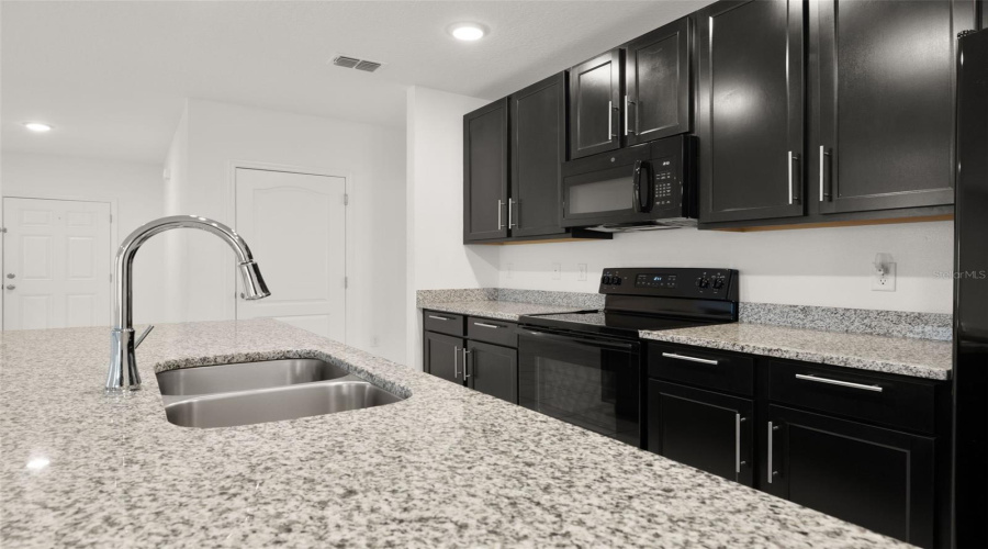 DAVENPORT, Florida 33837, 3 Bedrooms Bedrooms, ,2 BathroomsBathrooms,Residential,For Sale,PINECREST,0,MFRS5129273