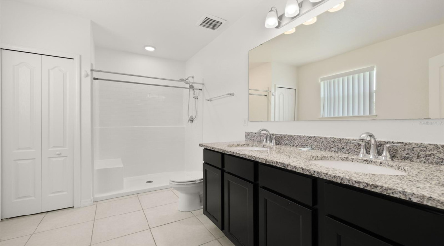 DAVENPORT, Florida 33837, 3 Bedrooms Bedrooms, ,2 BathroomsBathrooms,Residential,For Sale,PINECREST,0,MFRS5129273