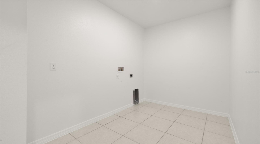 DAVENPORT, Florida 33837, 3 Bedrooms Bedrooms, ,2 BathroomsBathrooms,Residential,For Sale,PINECREST,0,MFRS5129273