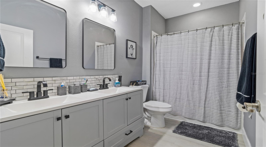 DAVENPORT, Florida 33896, 4 Bedrooms Bedrooms, ,3 BathroomsBathrooms,Residential,For Sale,BUNKER,0,MFRO6345289