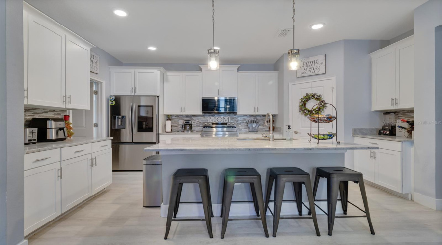 DAVENPORT, Florida 33896, 4 Bedrooms Bedrooms, ,3 BathroomsBathrooms,Residential,For Sale,BUNKER,0,MFRO6345289