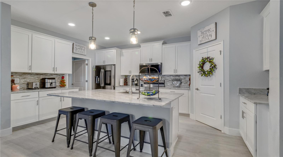 DAVENPORT, Florida 33896, 4 Bedrooms Bedrooms, ,3 BathroomsBathrooms,Residential,For Sale,BUNKER,0,MFRO6345289