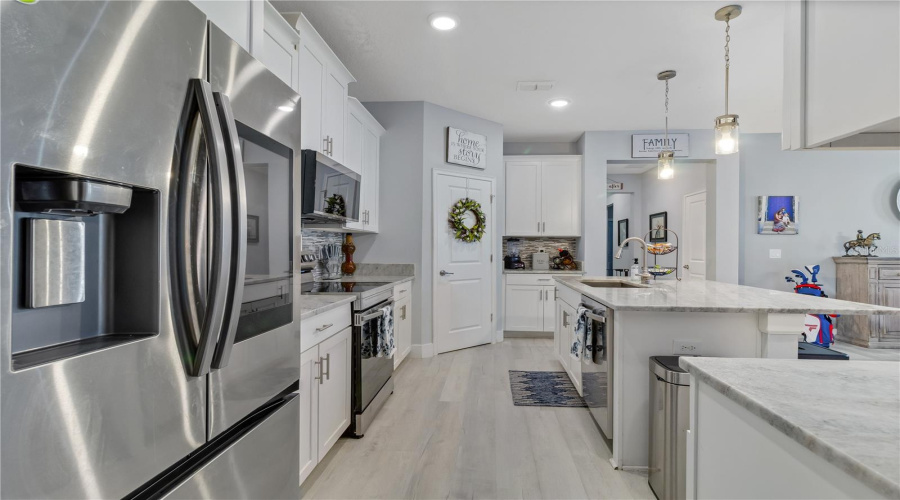 DAVENPORT, Florida 33896, 4 Bedrooms Bedrooms, ,3 BathroomsBathrooms,Residential,For Sale,BUNKER,0,MFRO6345289