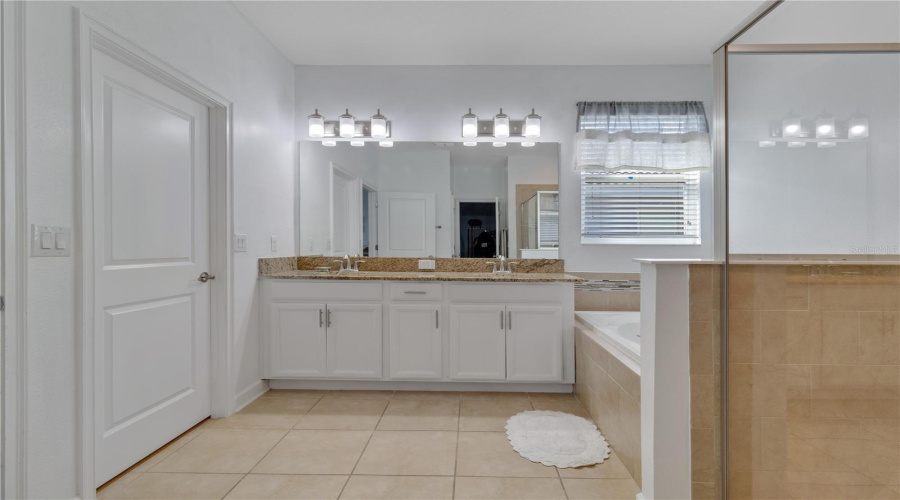 DAVENPORT, Florida 33896, 4 Bedrooms Bedrooms, ,3 BathroomsBathrooms,Residential,For Sale,BUNKER,0,MFRO6345289