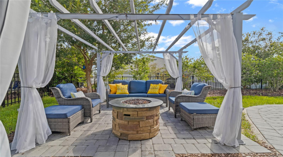 DAVENPORT, Florida 33896, 4 Bedrooms Bedrooms, ,3 BathroomsBathrooms,Residential,For Sale,BUNKER,0,MFRO6345289