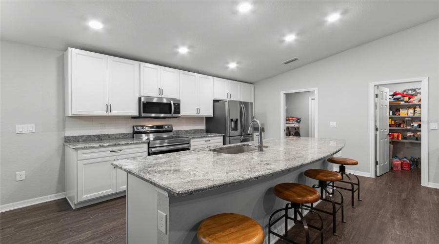 DAVENPORT, Florida 33837, 4 Bedrooms Bedrooms, ,2 BathroomsBathrooms,Residential,For Sale,SUNSET,0,MFRG5102397