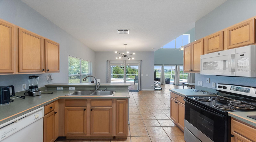 DAVENPORT, Florida 33896, 5 Bedrooms Bedrooms, ,4 BathroomsBathrooms,Residential,For Sale,WINDSOR,0,MFRO6316730