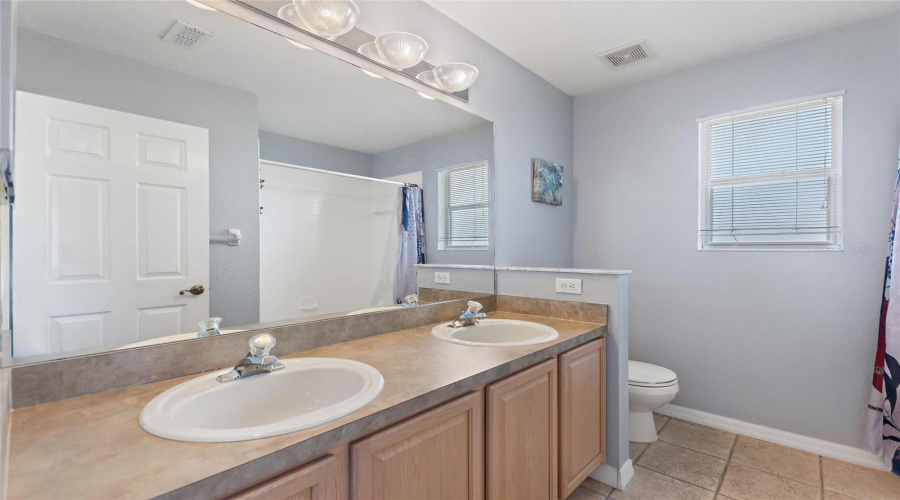 DAVENPORT, Florida 33896, 5 Bedrooms Bedrooms, ,4 BathroomsBathrooms,Residential,For Sale,WINDSOR,0,MFRO6316730