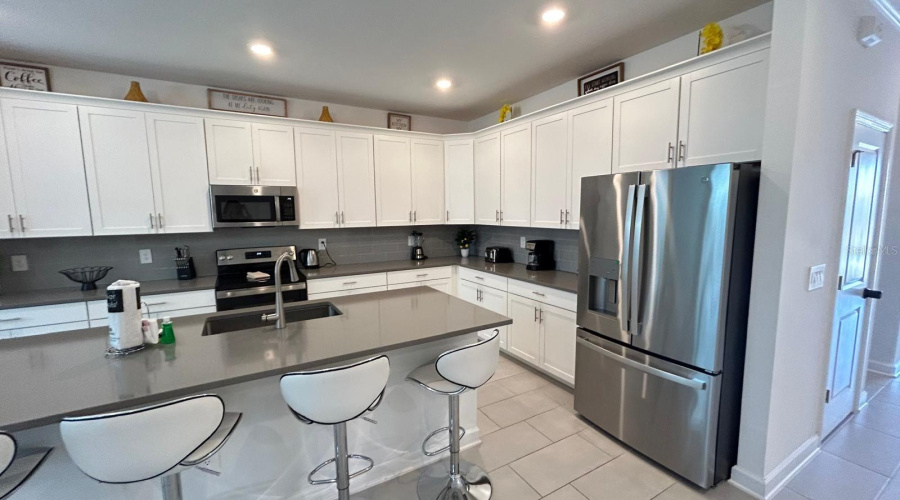 DAVENPORT, Florida 33896, 6 Bedrooms Bedrooms, ,5 BathroomsBathrooms,Residential,For Sale,TAKEAWAY,0,MFRO6346148