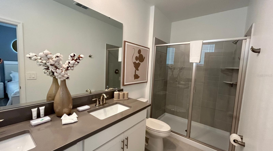 DAVENPORT, Florida 33896, 6 Bedrooms Bedrooms, ,5 BathroomsBathrooms,Residential,For Sale,TAKEAWAY,0,MFRO6346148