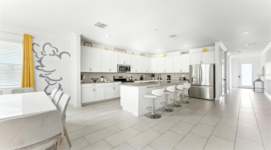 DAVENPORT, Florida 33896, 6 Bedrooms Bedrooms, ,5 BathroomsBathrooms,Residential,For Sale,TAKEAWAY,0,MFRO6346148