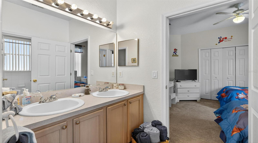 DAVENPORT, Florida 33897, 5 Bedrooms Bedrooms, ,4 BathroomsBathrooms,Residential,For Sale,BELFRY,0,MFRO6346296