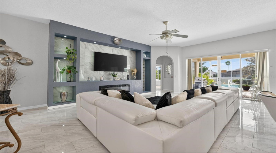 DAVENPORT, Florida 33897, 5 Bedrooms Bedrooms, ,4 BathroomsBathrooms,Residential,For Sale,BELFRY,0,MFRO6346296
