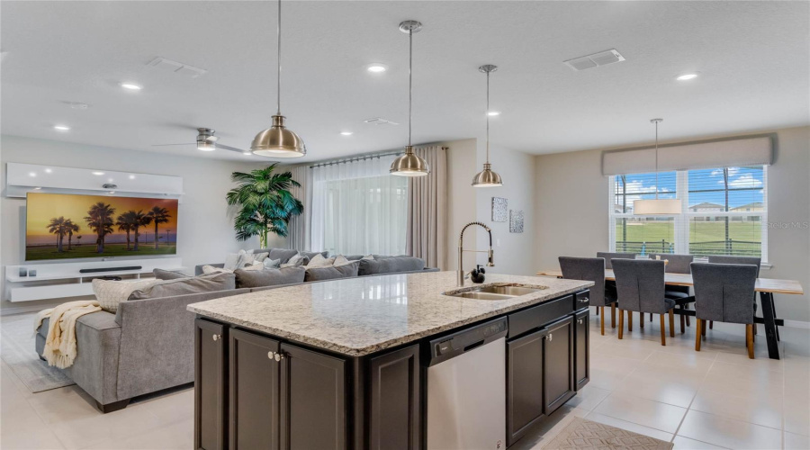 DAVENPORT, Florida 33897, 5 Bedrooms Bedrooms, ,4 BathroomsBathrooms,Residential,For Sale,ALOHA,0,MFRO6346444