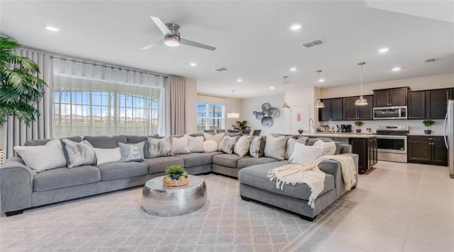 DAVENPORT, Florida 33897, 5 Bedrooms Bedrooms, ,4 BathroomsBathrooms,Residential,For Sale,ALOHA,0,MFRO6346444