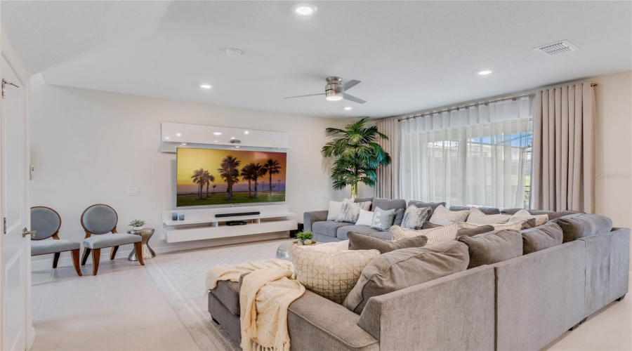 DAVENPORT, Florida 33897, 5 Bedrooms Bedrooms, ,4 BathroomsBathrooms,Residential,For Sale,ALOHA,0,MFRO6346444