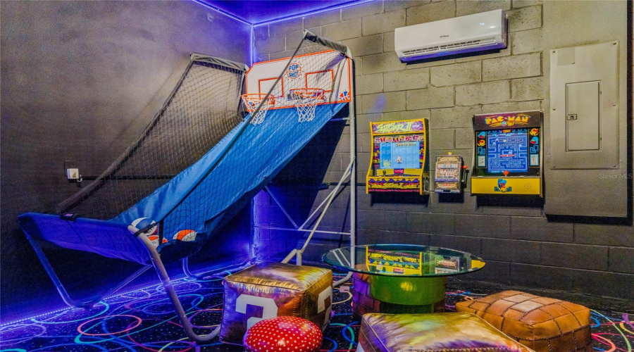 DAVENPORT, Florida 33897, 5 Bedrooms Bedrooms, ,4 BathroomsBathrooms,Residential,For Sale,ALOHA,0,MFRO6346444