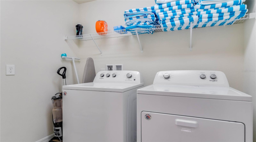 DAVENPORT, Florida 33897, 5 Bedrooms Bedrooms, ,4 BathroomsBathrooms,Residential,For Sale,ALOHA,0,MFRO6346444