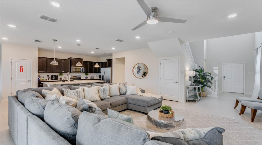 DAVENPORT, Florida 33897, 5 Bedrooms Bedrooms, ,4 BathroomsBathrooms,Residential,For Sale,ALOHA,0,MFRO6346444