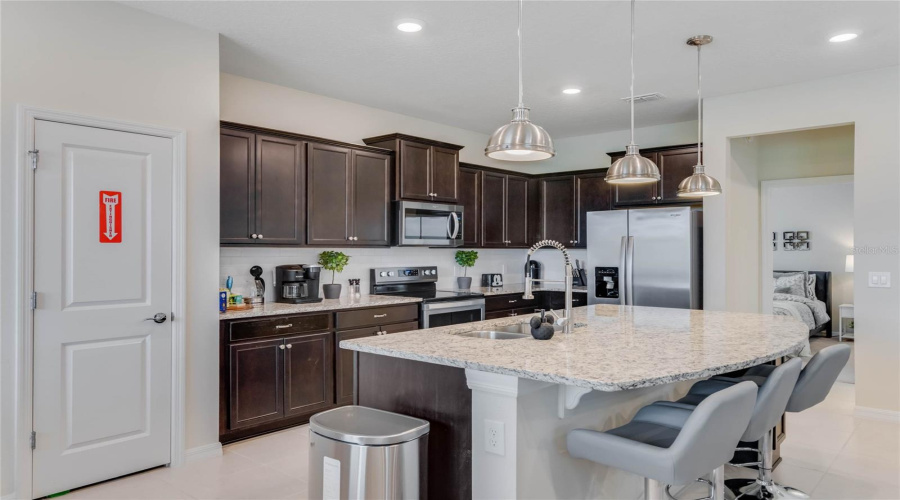 DAVENPORT, Florida 33897, 5 Bedrooms Bedrooms, ,4 BathroomsBathrooms,Residential,For Sale,ALOHA,0,MFRO6346444