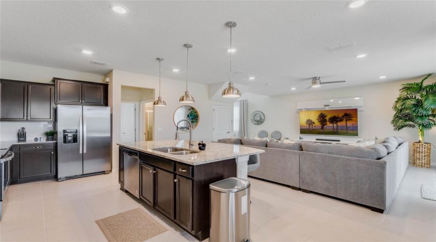 DAVENPORT, Florida 33897, 5 Bedrooms Bedrooms, ,4 BathroomsBathrooms,Residential,For Sale,ALOHA,0,MFRO6346444