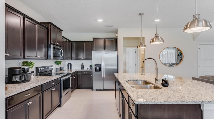 DAVENPORT, Florida 33897, 5 Bedrooms Bedrooms, ,4 BathroomsBathrooms,Residential,For Sale,ALOHA,0,MFRO6346444