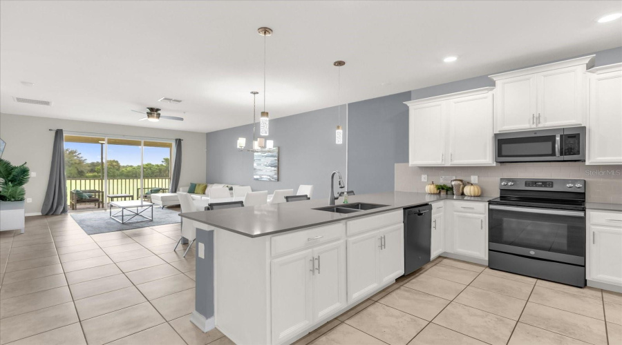 DAVENPORT, Florida 33896, 3 Bedrooms Bedrooms, ,2 BathroomsBathrooms,Residential,For Sale,OCEAN COURSE,0,MFRO6344830