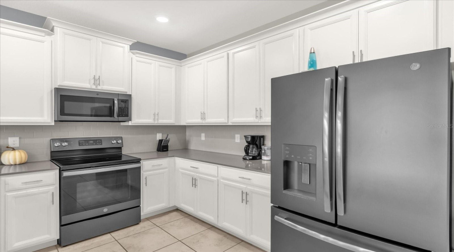 DAVENPORT, Florida 33896, 3 Bedrooms Bedrooms, ,2 BathroomsBathrooms,Residential,For Sale,OCEAN COURSE,0,MFRO6344830