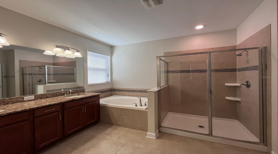 DAVENPORT, Florida 33896, 4 Bedrooms Bedrooms, ,3 BathroomsBathrooms,Residential,For Sale,CLUBMAN,0,MFRO6346607