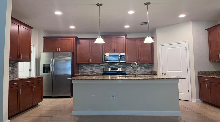 DAVENPORT, Florida 33896, 4 Bedrooms Bedrooms, ,3 BathroomsBathrooms,Residential,For Sale,CLUBMAN,0,MFRO6346607