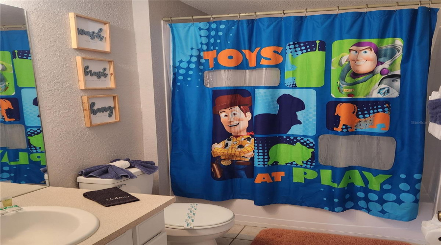 Toy Story room bath