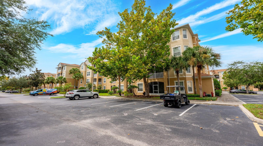 Whether you’re looking for a fully furnished vacation condo, an income-producing short-term rental, or your own getaway near the parks, this WINDSOR HILLS GEM is ready for you.