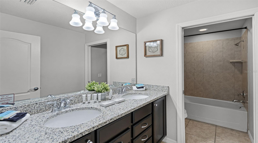 KISSIMMEE, Florida 34747, 6 Bedrooms Bedrooms, ,4 BathroomsBathrooms,Residential,For Sale,RHODES,0,MFRS5128935