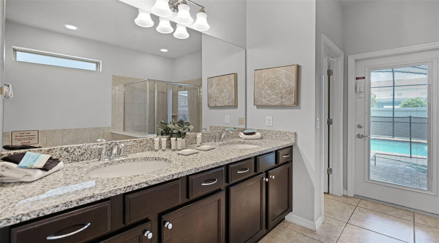KISSIMMEE, Florida 34747, 6 Bedrooms Bedrooms, ,4 BathroomsBathrooms,Residential,For Sale,RHODES,0,MFRS5128935