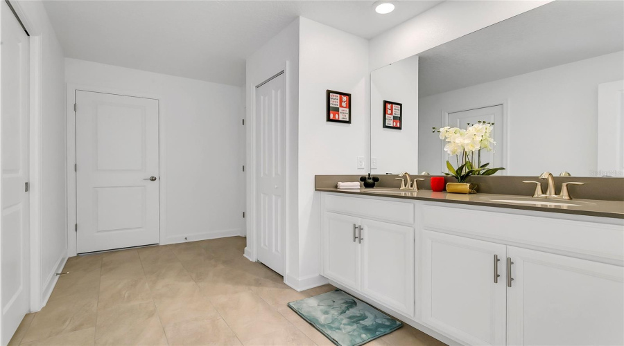 DAVENPORT, Florida 33896, 8 Bedrooms Bedrooms, ,5 BathroomsBathrooms,Residential,For Sale,DROP,0,MFRTB8430716