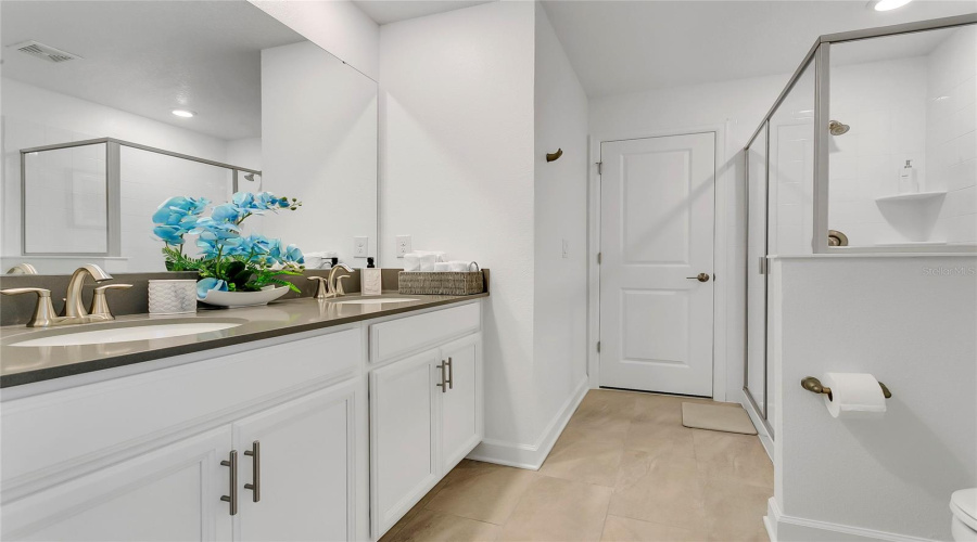 DAVENPORT, Florida 33896, 8 Bedrooms Bedrooms, ,5 BathroomsBathrooms,Residential,For Sale,DROP,0,MFRTB8430716