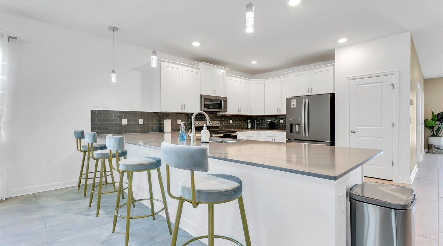 DAVENPORT, Florida 33896, 8 Bedrooms Bedrooms, ,5 BathroomsBathrooms,Residential,For Sale,DROP,0,MFRTB8430716