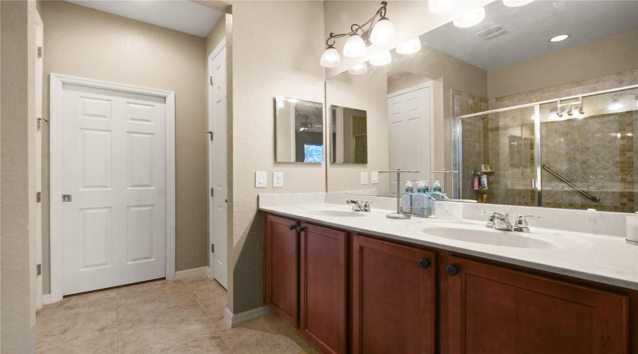 ORLANDO, Florida 32836, 4 Bedrooms Bedrooms, ,3 BathroomsBathrooms,Residential,For Sale,DELLA SCALA,0,MFRO6346693