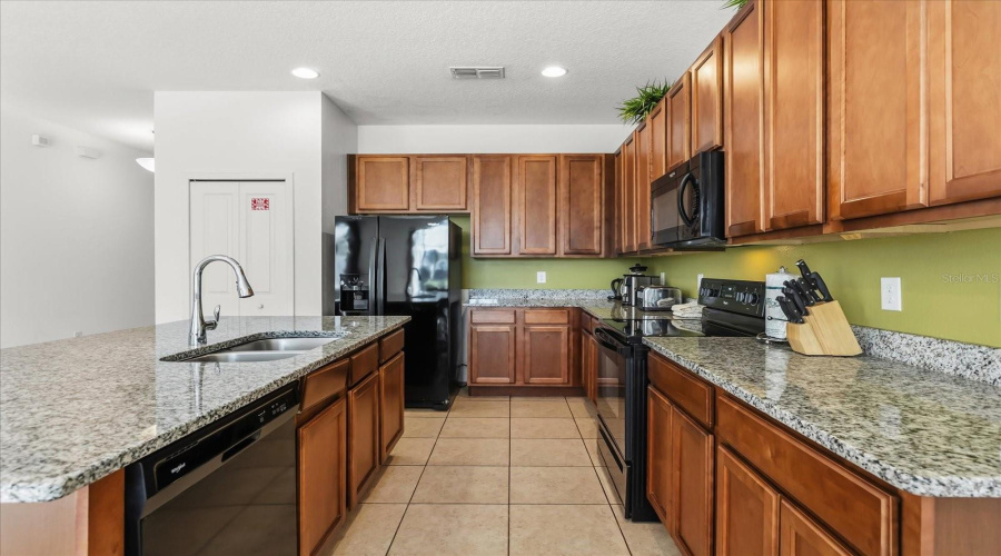 KISSIMMEE, Florida 34746, 6 Bedrooms Bedrooms, ,4 BathroomsBathrooms,Residential,For Sale,BALLO,0,MFRO6346506