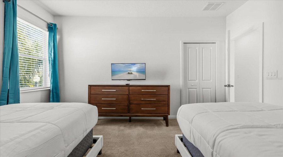 KISSIMMEE, Florida 34746, 6 Bedrooms Bedrooms, ,4 BathroomsBathrooms,Residential,For Sale,BALLO,0,MFRO6346506