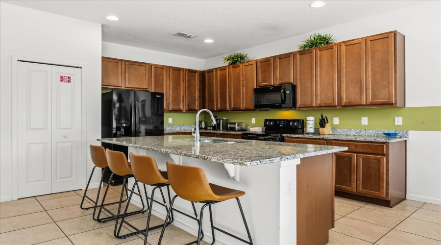 KISSIMMEE, Florida 34746, 6 Bedrooms Bedrooms, ,4 BathroomsBathrooms,Residential,For Sale,BALLO,0,MFRO6346506