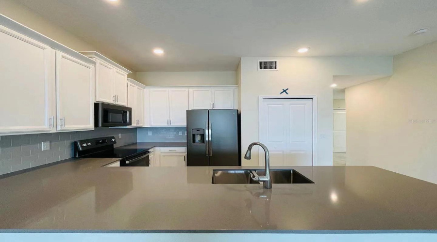 DAVENPORT, Florida 33896, 3 Bedrooms Bedrooms, ,2 BathroomsBathrooms,Residential,For Sale,DROP,0,MFRO6345315