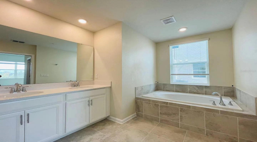 DAVENPORT, Florida 33896, 3 Bedrooms Bedrooms, ,2 BathroomsBathrooms,Residential,For Sale,DROP,0,MFRO6345315